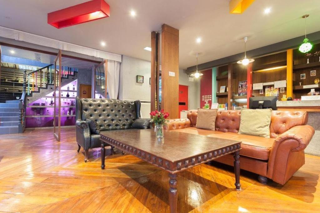 Oyo 292 The Oddy Hip Hotel Patong Екстер'єр фото