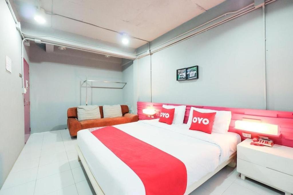Oyo 292 The Oddy Hip Hotel Patong Екстер'єр фото