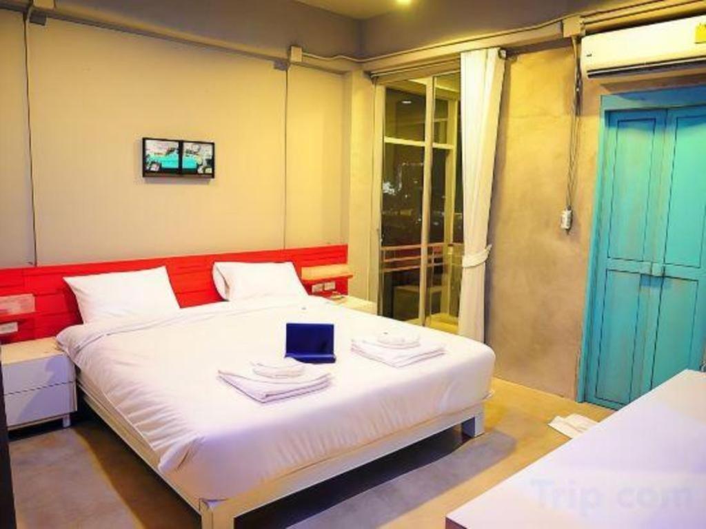Oyo 292 The Oddy Hip Hotel Patong Екстер'єр фото