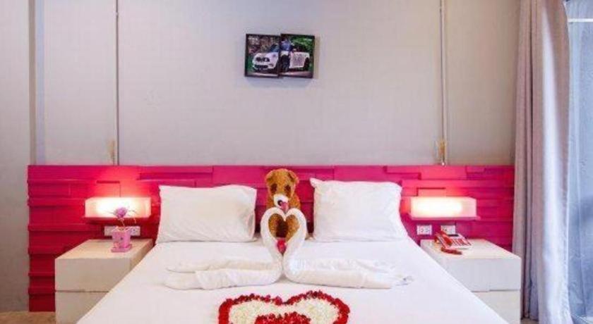 Oyo 292 The Oddy Hip Hotel Patong Екстер'єр фото