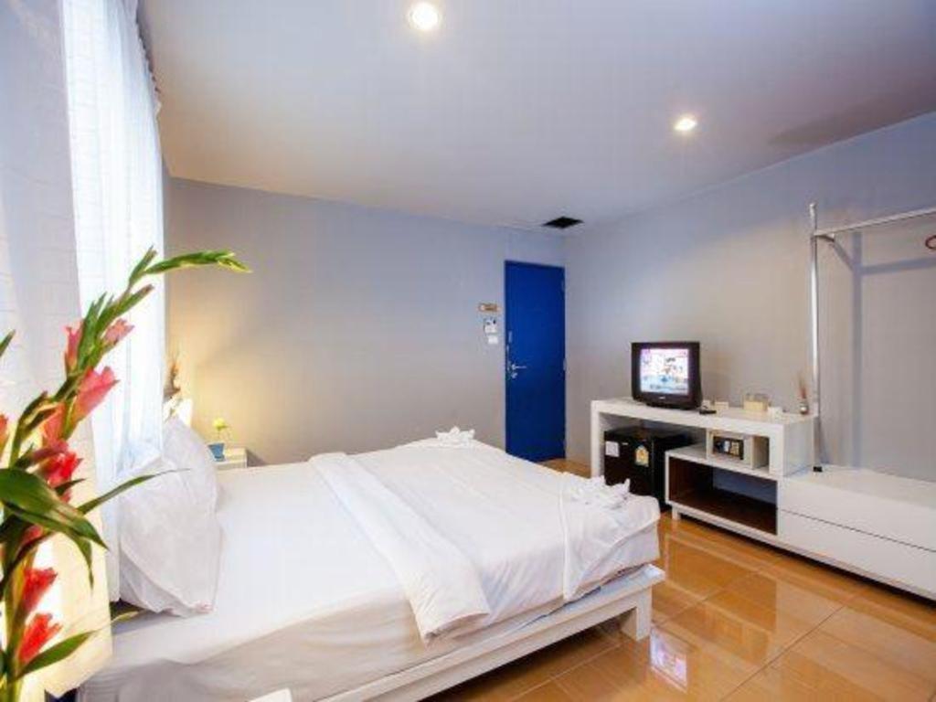 Oyo 292 The Oddy Hip Hotel Patong Екстер'єр фото