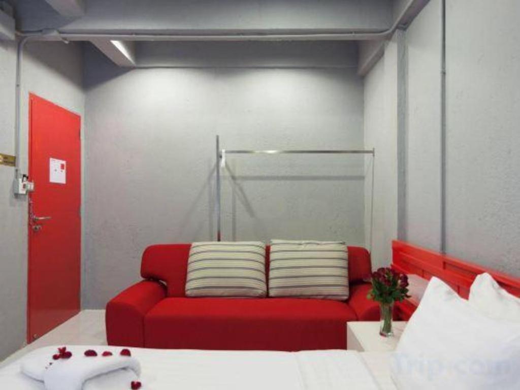 Oyo 292 The Oddy Hip Hotel Patong Екстер'єр фото