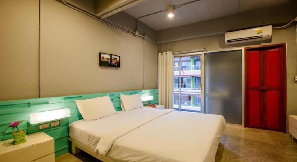 Oyo 292 The Oddy Hip Hotel Patong Екстер'єр фото
