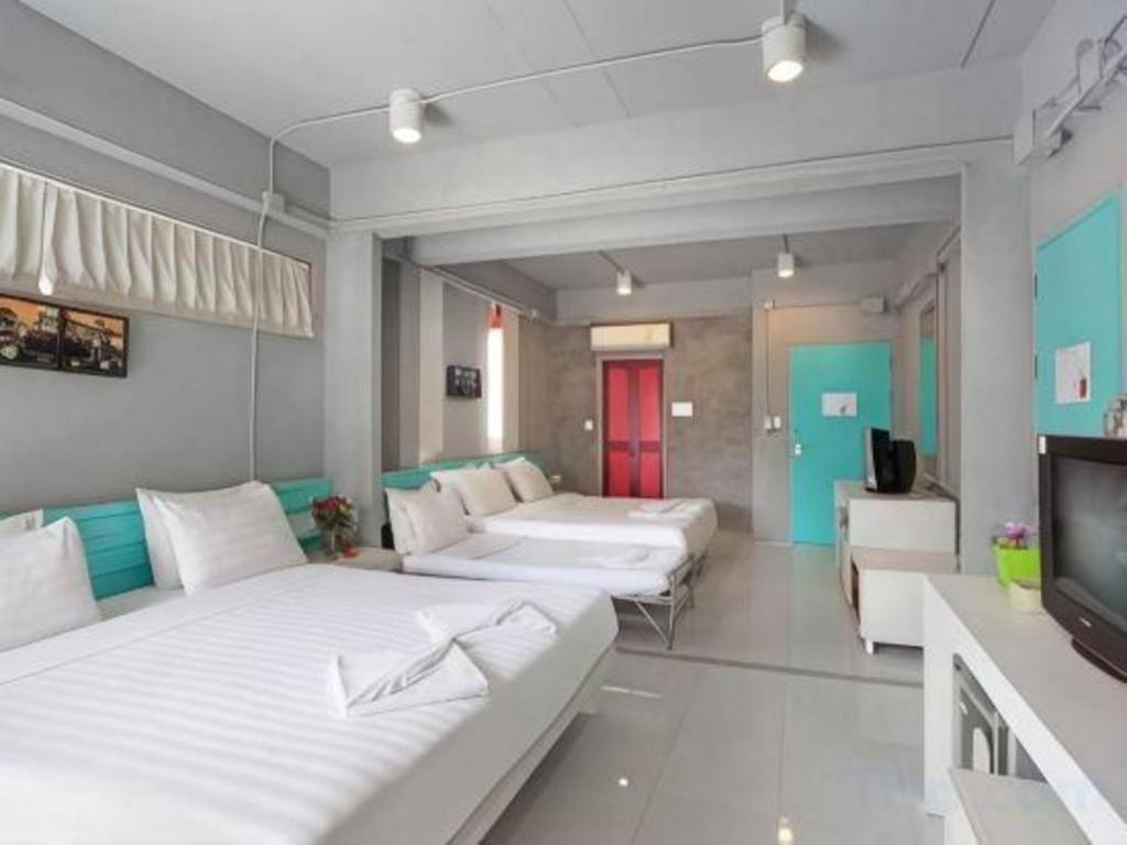 Oyo 292 The Oddy Hip Hotel Patong Екстер'єр фото